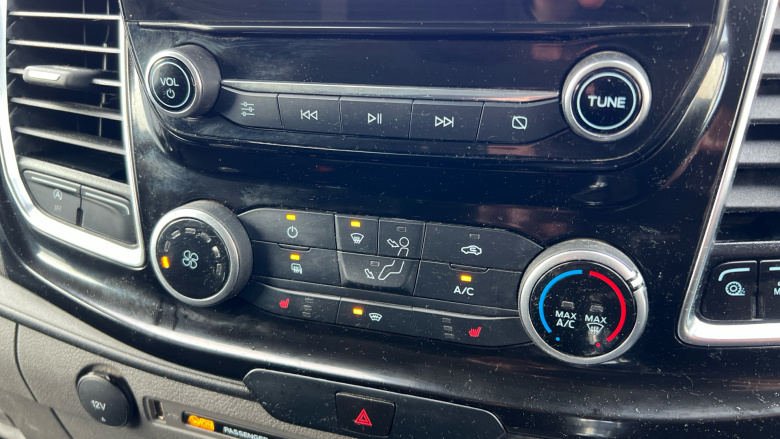 Ford Transit Custom 300 L2 Diesel Fwd 2.0 EcoBlue 130ps Low Roof Limited Van